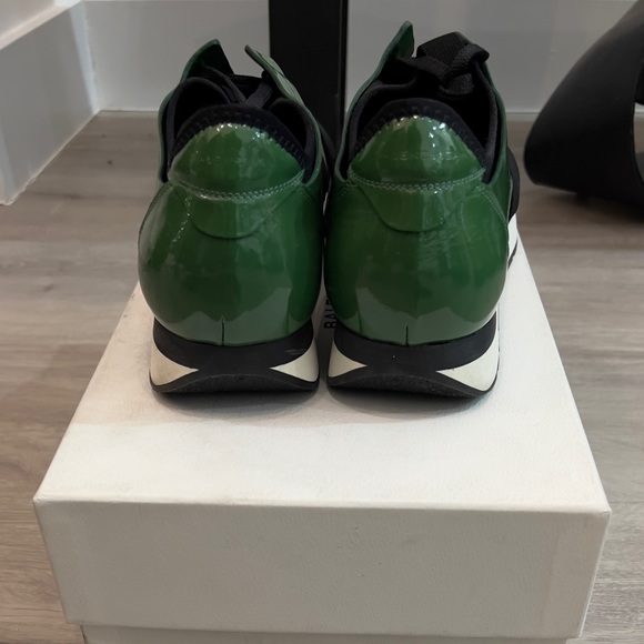 AUTHENTIC Balenciaga Sneaker - Picture 2 of 5